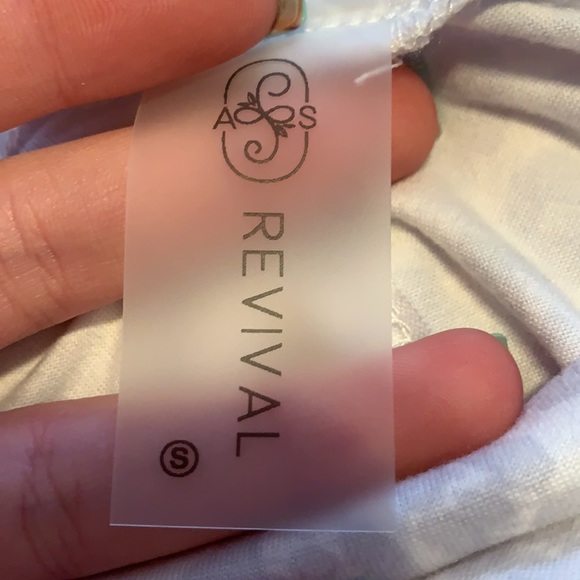 Altar’d state long sleeve leopard work out shirt - Picture 3 of 4